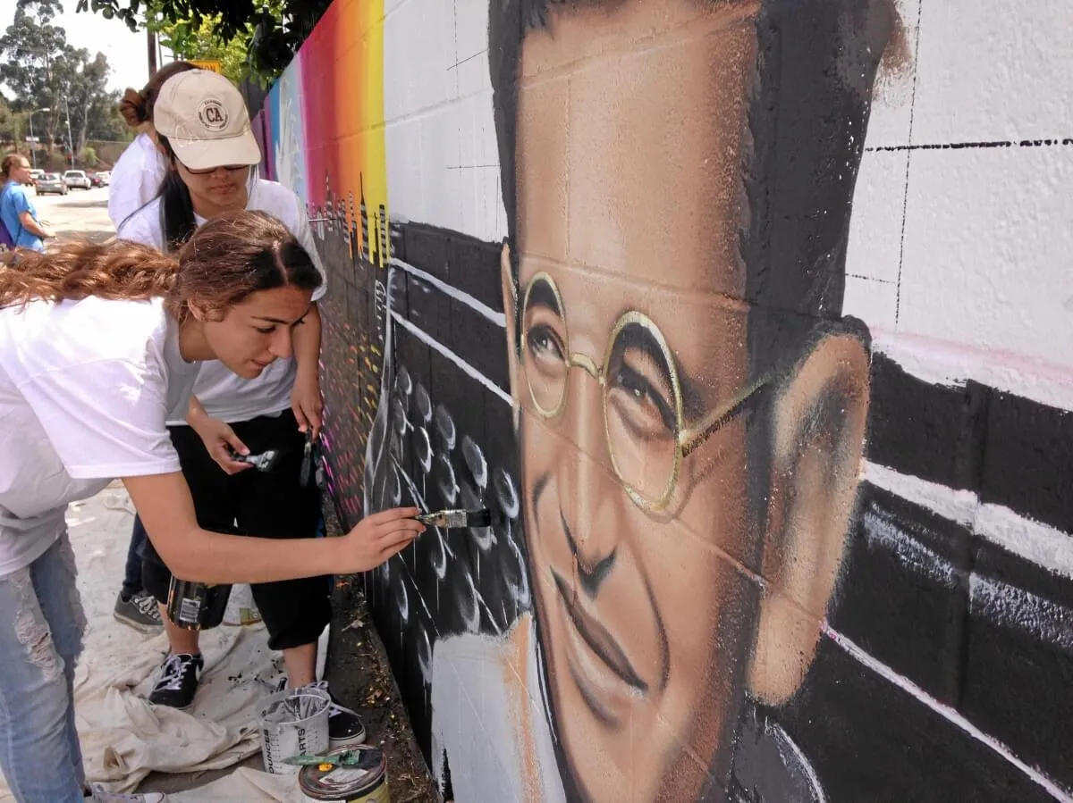 Students painting a mural of Daniel Pearl