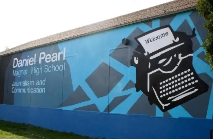 Daniel Pearl Magnet High School journalism mural